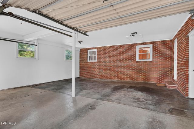 16019 Briarwood Lane, Abingdon, VA 24210