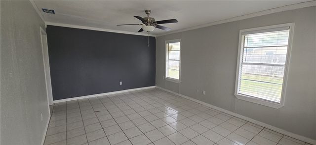 1013 Evergreen St, Mathis, TX 78368