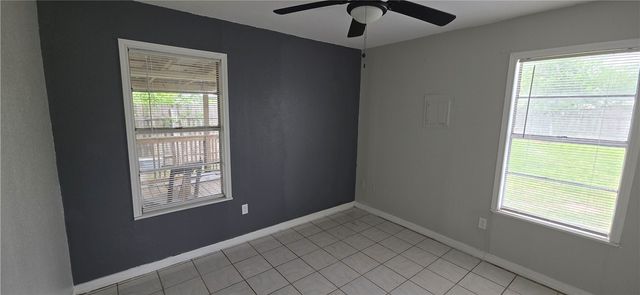 1013 Evergreen St, Mathis, TX 78368