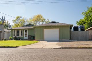 30 Ashley Place, Central Point, OR 97502