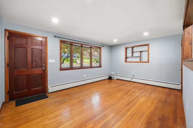 84 Camp Street, Middletown, CT 06457