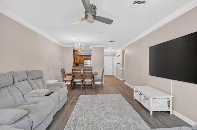 3 Cross Street 104, Suffern, NY 10901