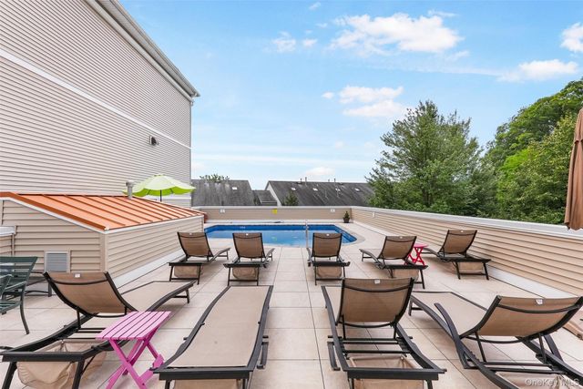 3 Cross Street 104, Suffern, NY 10901