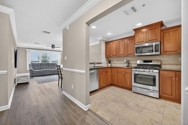 3 Cross Street 104, Suffern, NY 10901