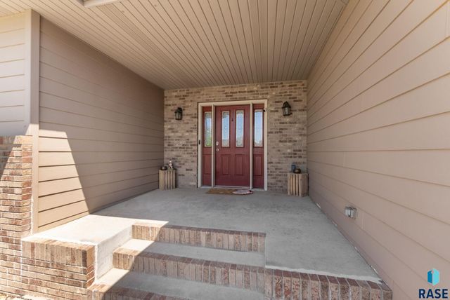 7616 W Stanford Dr Drive, Sioux Falls, SD 57106