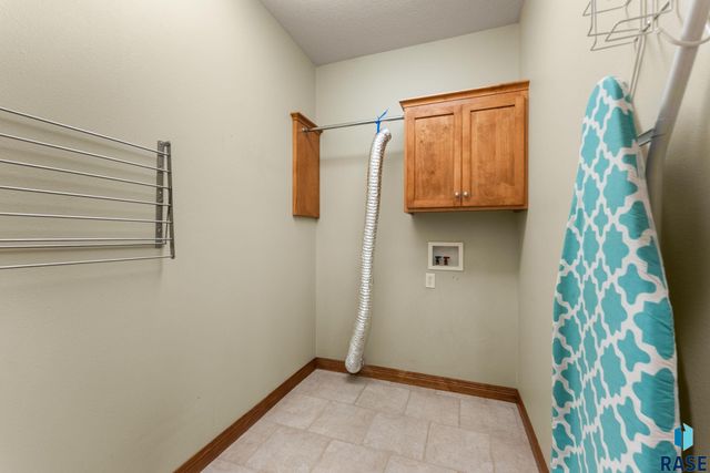 7616 W Stanford Dr Drive, Sioux Falls, SD 57106