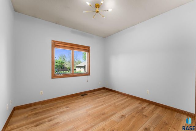 7616 W Stanford Dr Drive, Sioux Falls, SD 57106
