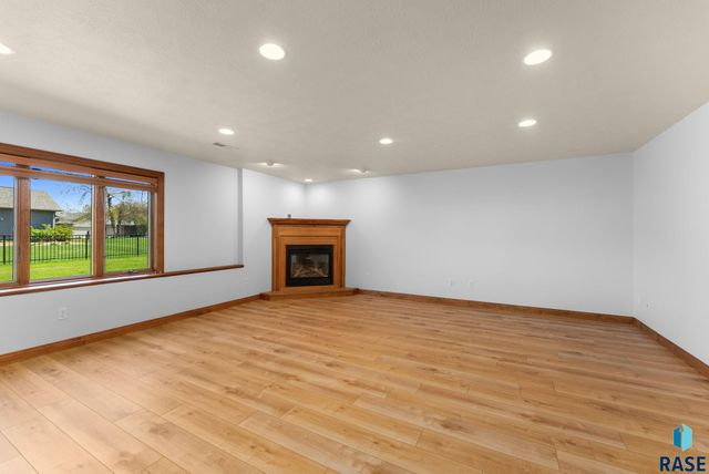 7616 W Stanford Dr Drive, Sioux Falls, SD 57106