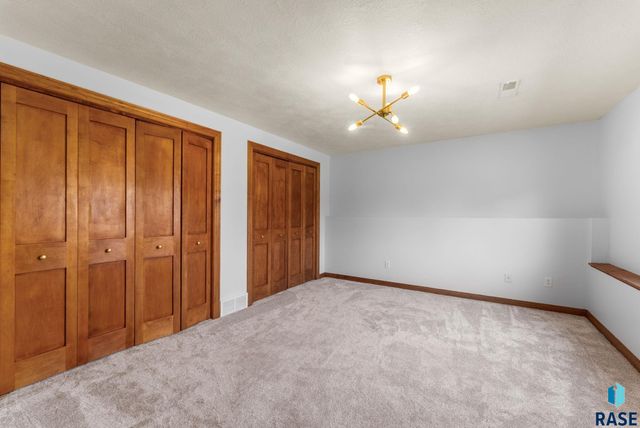 7616 W Stanford Dr Drive, Sioux Falls, SD 57106