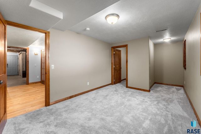 7616 W Stanford Dr Drive, Sioux Falls, SD 57106