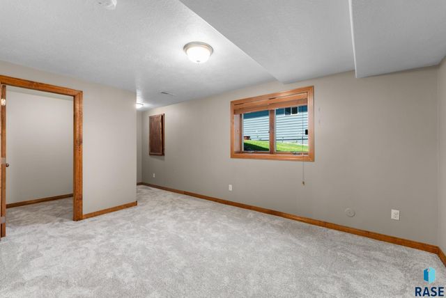 7616 W Stanford Dr Drive, Sioux Falls, SD 57106