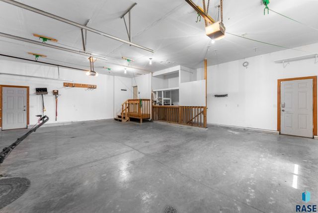 7616 W Stanford Dr Drive, Sioux Falls, SD 57106