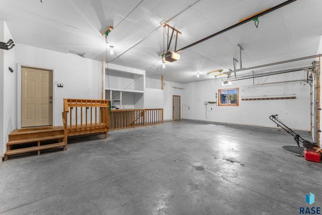 7616 W Stanford Dr Drive, Sioux Falls, SD 57106
