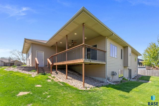 7616 W Stanford Dr Drive, Sioux Falls, SD 57106