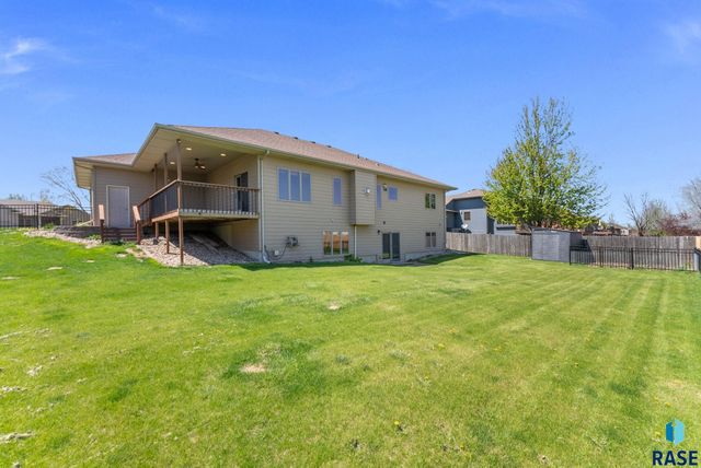 7616 W Stanford Dr Drive, Sioux Falls, SD 57106