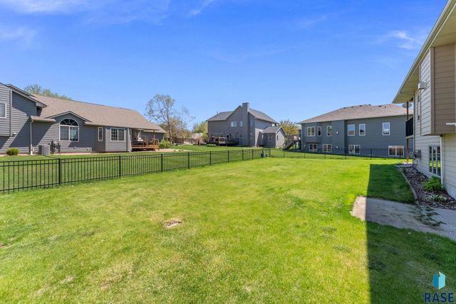 7616 W Stanford Dr Drive, Sioux Falls, SD 57106