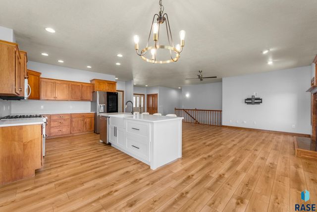 7616 W Stanford Dr Drive, Sioux Falls, SD 57106