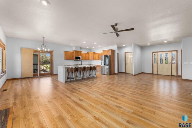7616 W Stanford Dr Drive, Sioux Falls, SD 57106