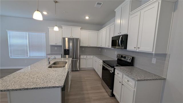 427 Lanier Circle, Woodstock, GA 30189