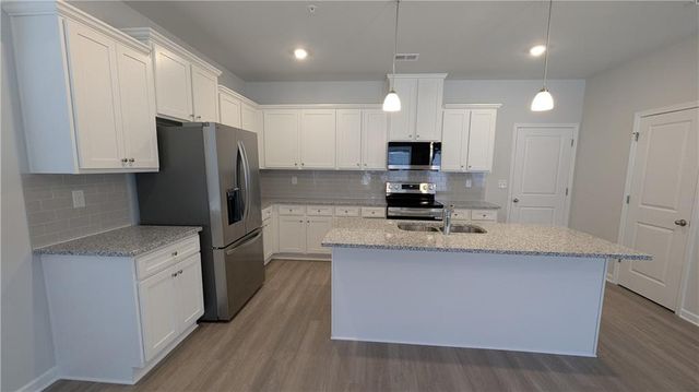 427 Lanier Circle, Woodstock, GA 30189