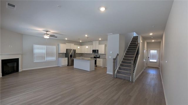 427 Lanier Circle, Woodstock, GA 30189