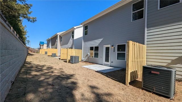 427 Lanier Circle, Woodstock, GA 30189