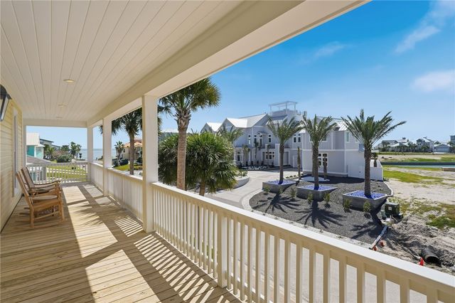 304 Estes Dr, Rockport, TX 78382