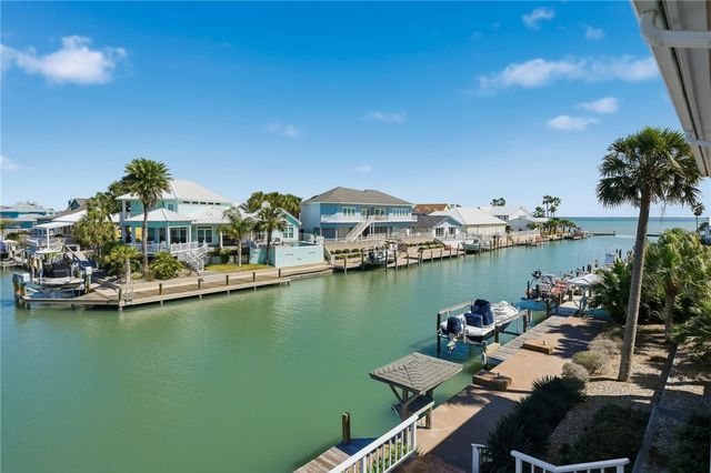 304 Estes Dr, Rockport, TX 78382