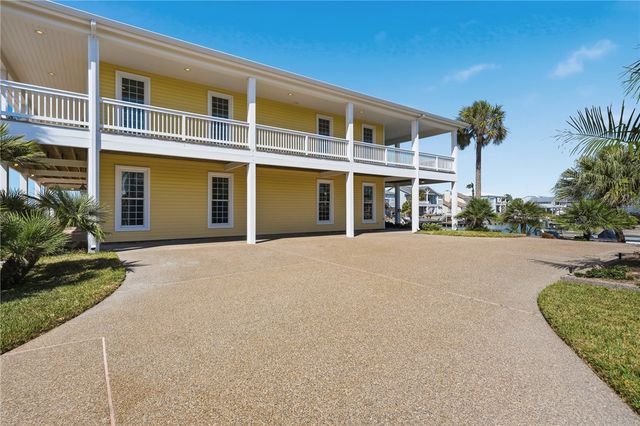 304 Estes Dr, Rockport, TX 78382