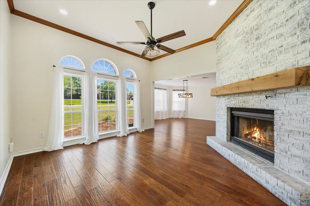 311 Creekview Circle, Crandall, TX 75114