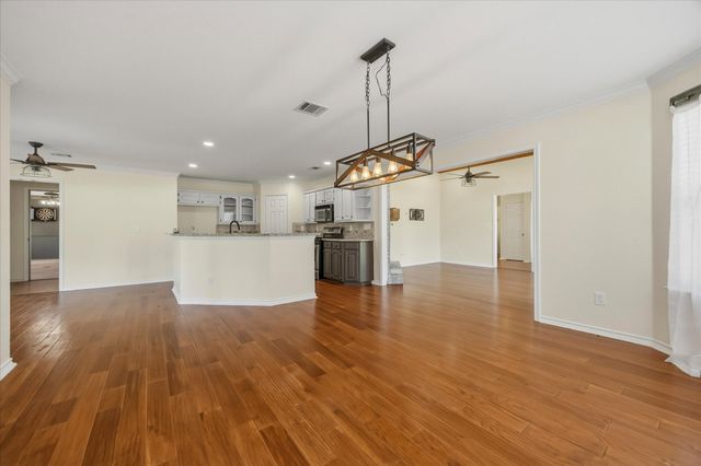 311 Creekview Circle, Crandall, TX 75114