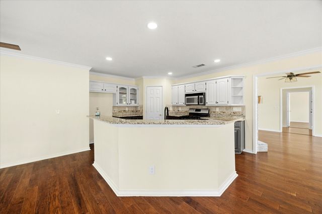 311 Creekview Circle, Crandall, TX 75114