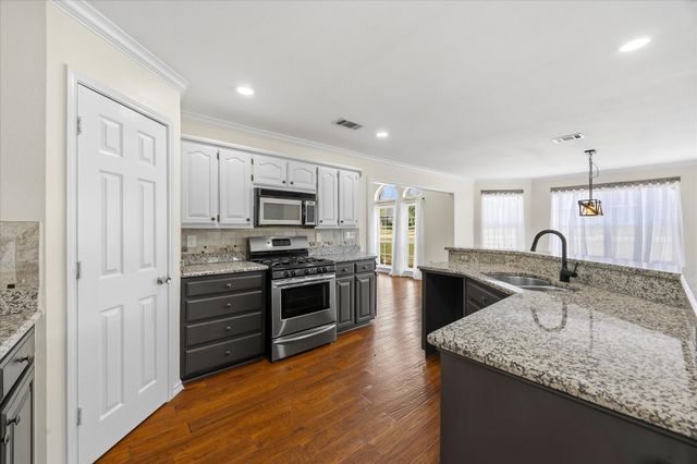 311 Creekview Circle, Crandall, TX 75114