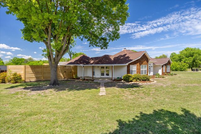 311 Creekview Circle, Crandall, TX 75114
