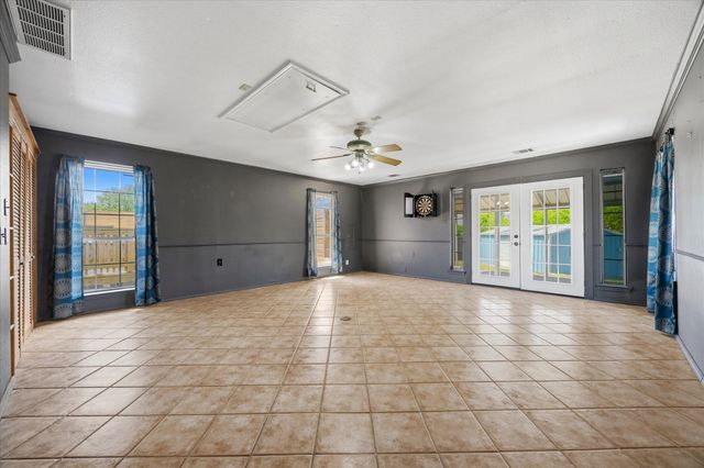 311 Creekview Circle, Crandall, TX 75114