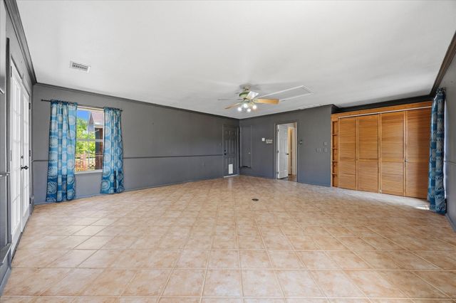 311 Creekview Circle, Crandall, TX 75114