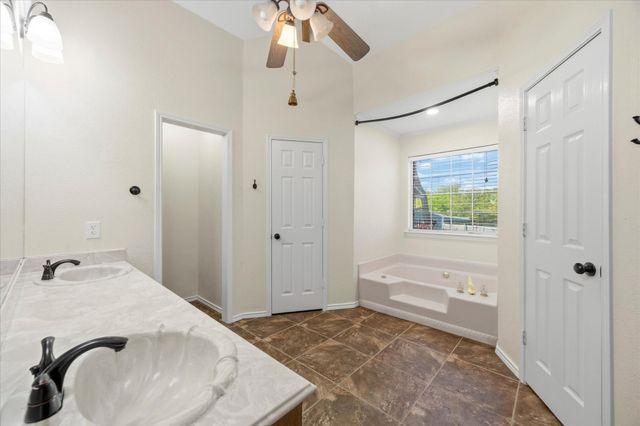 311 Creekview Circle, Crandall, TX 75114