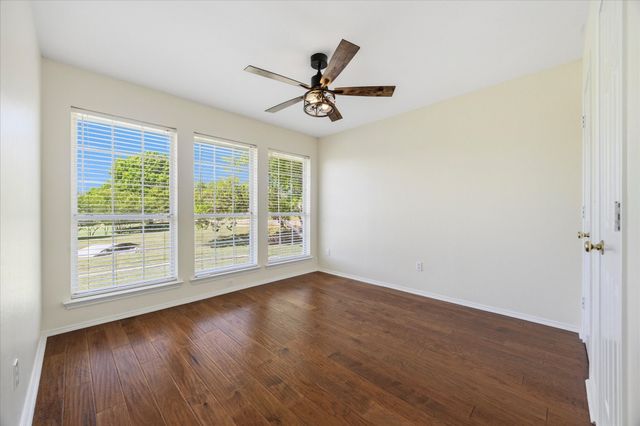 311 Creekview Circle, Crandall, TX 75114