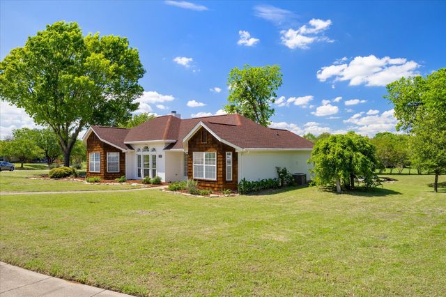 311 Creekview Circle, Crandall, TX 75114