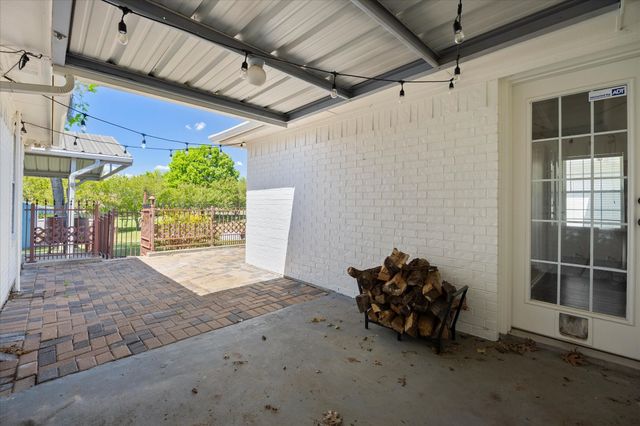 311 Creekview Circle, Crandall, TX 75114