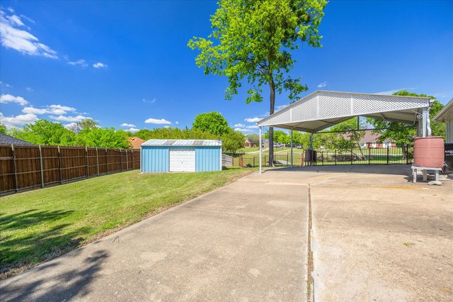 311 Creekview Circle, Crandall, TX 75114