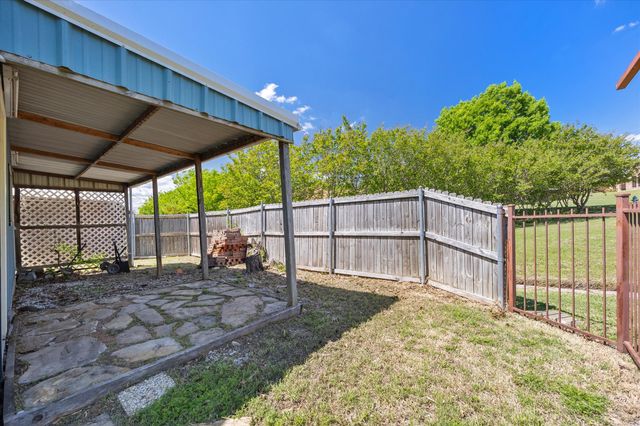 311 Creekview Circle, Crandall, TX 75114
