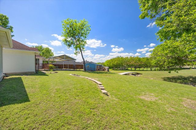 311 Creekview Circle, Crandall, TX 75114