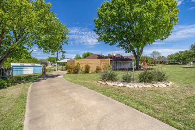 311 Creekview Circle, Crandall, TX 75114