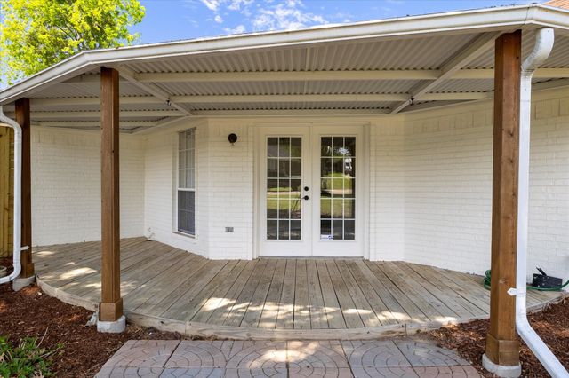 311 Creekview Circle, Crandall, TX 75114