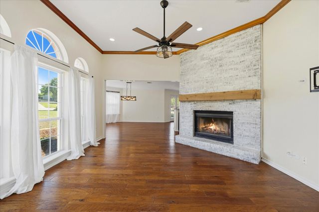 311 Creekview Circle, Crandall, TX 75114