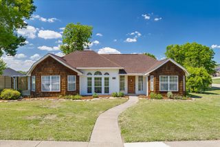 311 Creekview Circle, Crandall, TX 75114