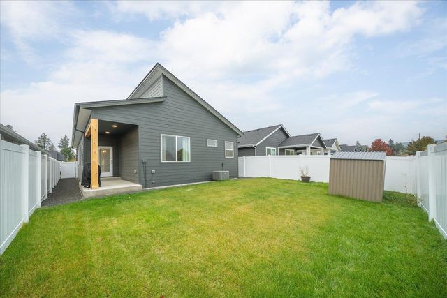 1824 N Jakeman Ct, Greenacres, WA 99016