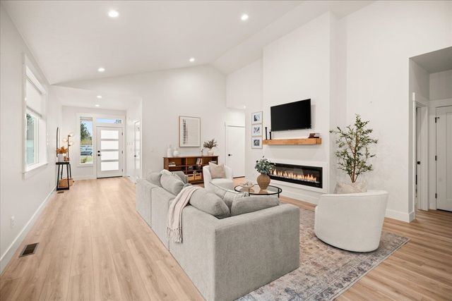 1824 N Jakeman Ct, Greenacres, WA 99016