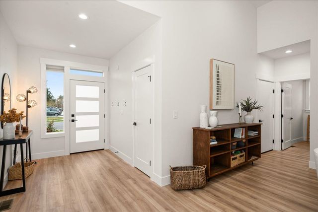 1824 N Jakeman Ct, Greenacres, WA 99016